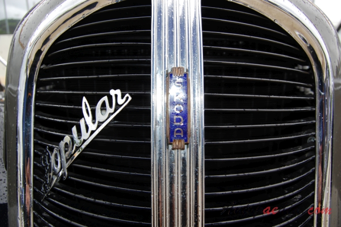 Skoda Popular 1934-1946 (1938 type 912 OHV saloon 2d), front emblem  