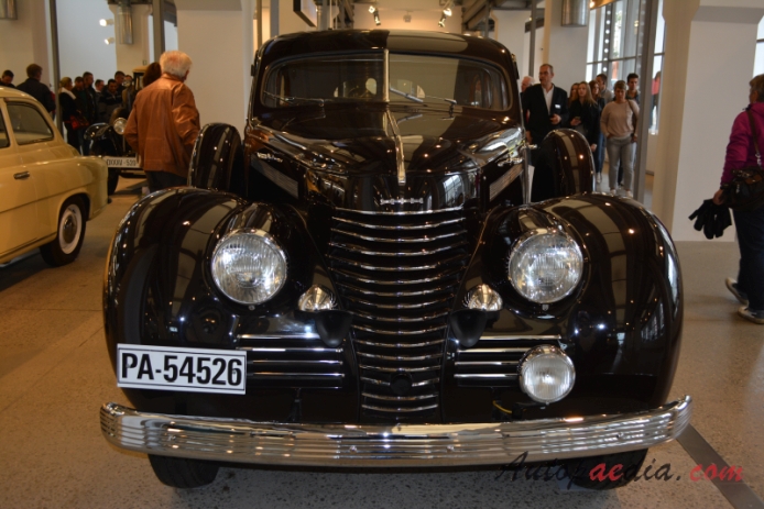 Skoda Superb 1934-1949 (1940 typ 919 Superb 4000 V8 limuzyna 4d), przód