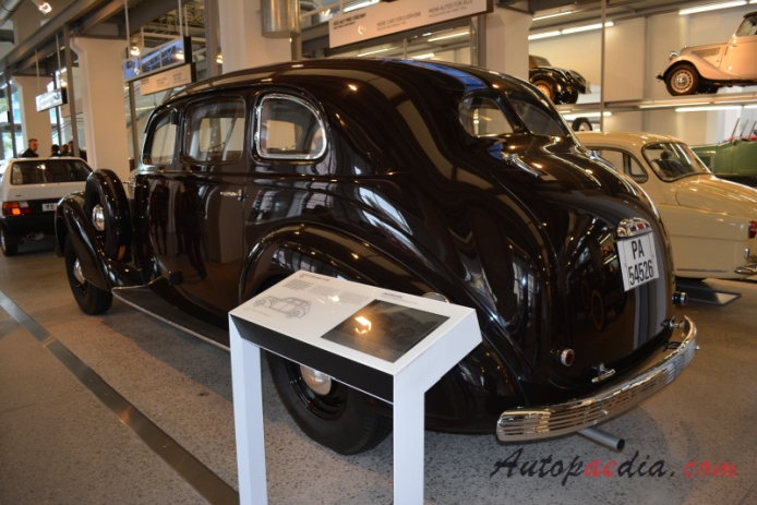 Skoda Superb 1934-1949 (1940 typ 919 Superb 4000 V8 limuzyna 4d), lewy tył