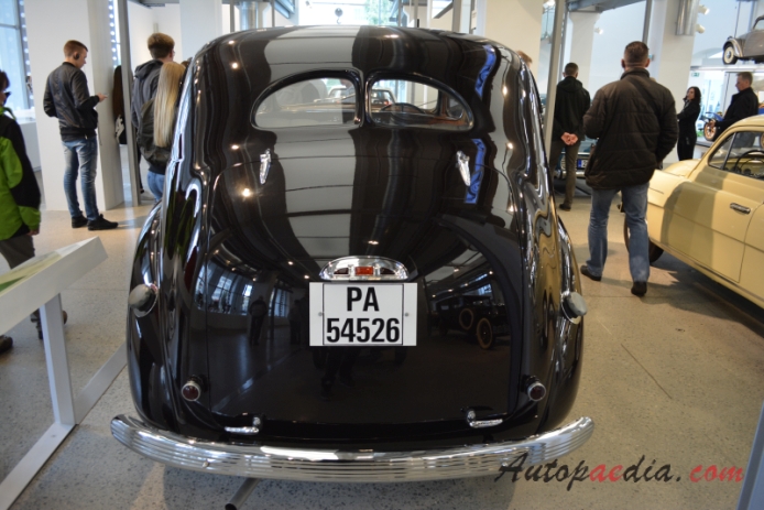 Skoda Superb 1934-1949 (1940 type 919 Superb 4000 V8 limousine 4d), rear view