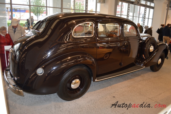Skoda Superb 1934-1949 (1940 type 919 Superb 4000 V8 limousine 4d), right rear view