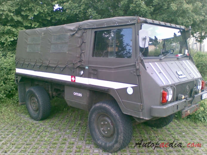 Steyr Puch Pinzgaür 1st generation 1971-1985 (1972 710M military truck), right front view
