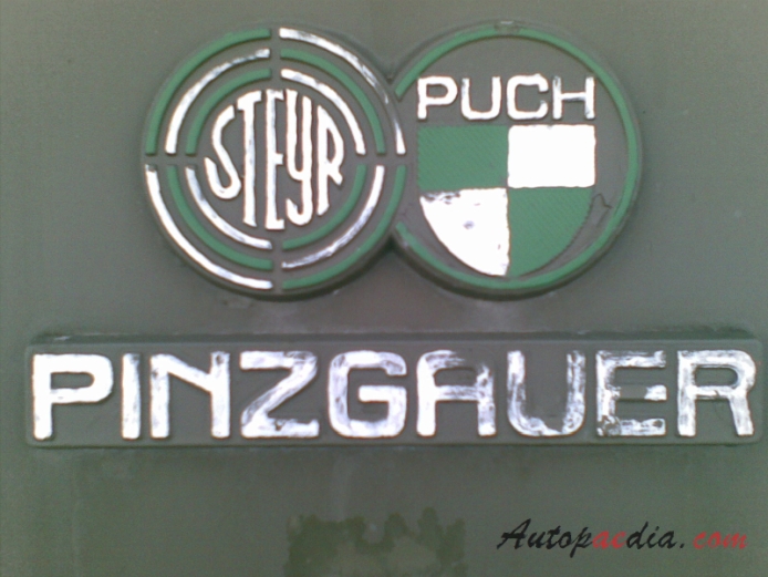 Steyr Puch Pinzgaür 1st generation 1971-1985 (1972 710M military truck), front emblem  