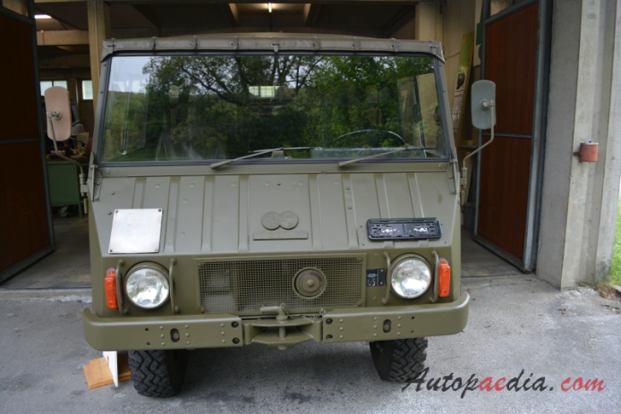 Steyr Puch Pinzgaür 1. generacja 1971-1985 (1975 710M pojazd wojskowy), przód