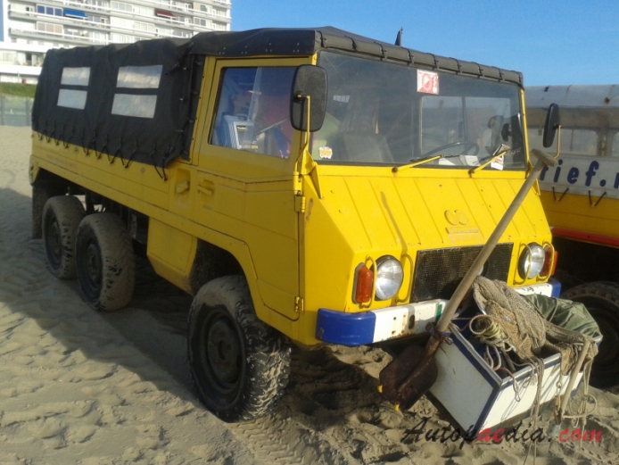 Steyr Puch Pinzgaür 1st generation 1971-1985 (712M 6x6 off-road), right front view