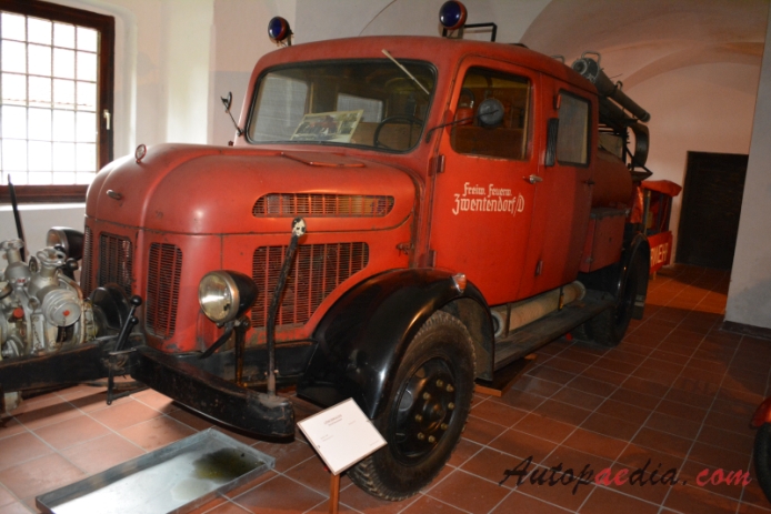 Steyr-Daimler-Puch 370 (1948 Konrad Rosenbaür wóz strażacki), lewy przód
