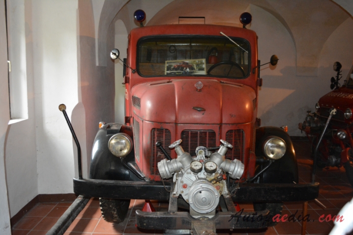 Steyr-Daimler-Puch 370 (1948 Konrad Rosenbaür wóz strażacki), przód