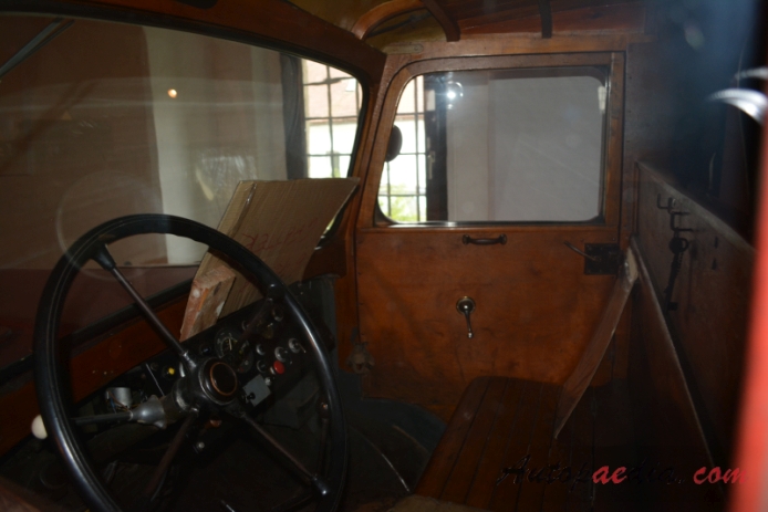 Steyr-Daimler-Puch 370 (1948 Konrad Rosenbaür wóz strażacki), wnętrze