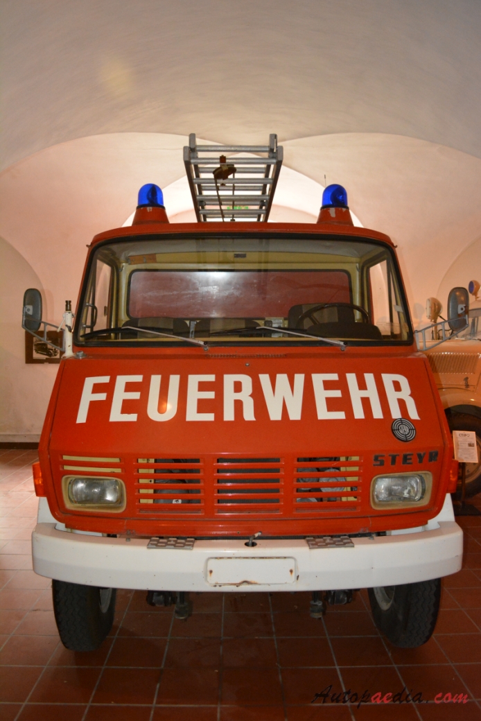 Steyr 590 1969-1977 (TLF 2000-60 Konrad Rosenbaür wóz strażacki), przód