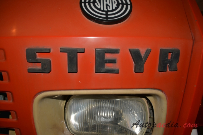 Steyr 590 1969-1977 (TLF 2000-60 Konrad Rosenbaür fire engine), front emblem  