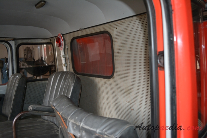 Steyr 680M 1960-1984 (1970 TLF-A 4000 Konrad Rosenbaür wóz strażacki), wnętrze