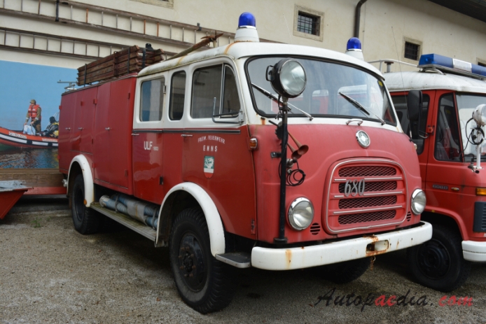 Steyr 680M 1960-1984 (ULF 1800 Konrad Rosenbaür wóz strażacki), prawy przód