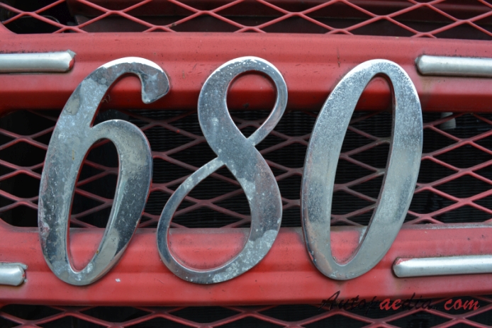 Steyr 680M 1960-1984 (ULF 1800 Konrad Rosenbaür wóz strażacki), emblemat przód 