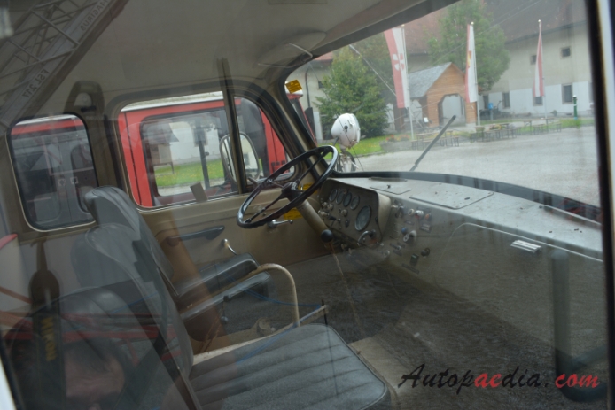 Steyr 680M 1960-1984 (ULF 1800 Konrad Rosenbaür wóz strażacki), wnętrze