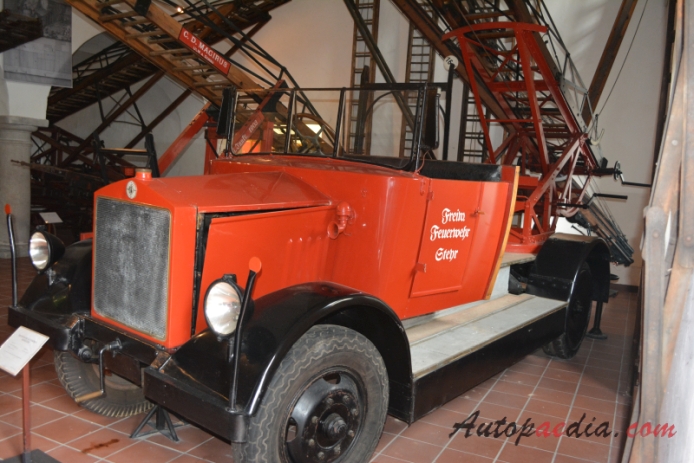 Steyr Typ III 1920-192x (1921 wóz strażacki), lewy przód