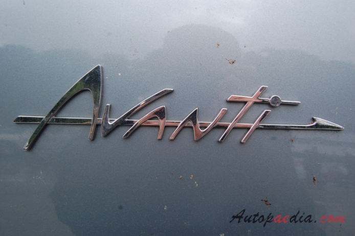 Studebaker Avanti 1962-1963, front emblem  