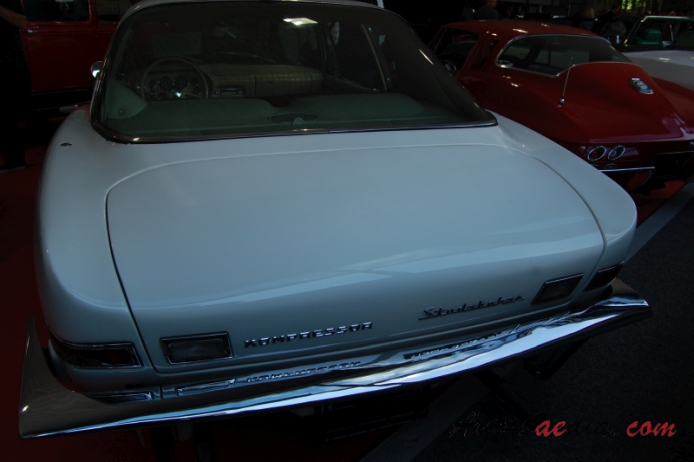 Studebaker Avanti 1962-1963 (1963 supercharger), rear view