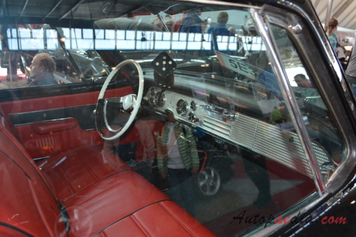 Studebaker Hawk 1956-1964 (1957 Silver Hawk V8 4.7L Coupé 2d), wnętrze