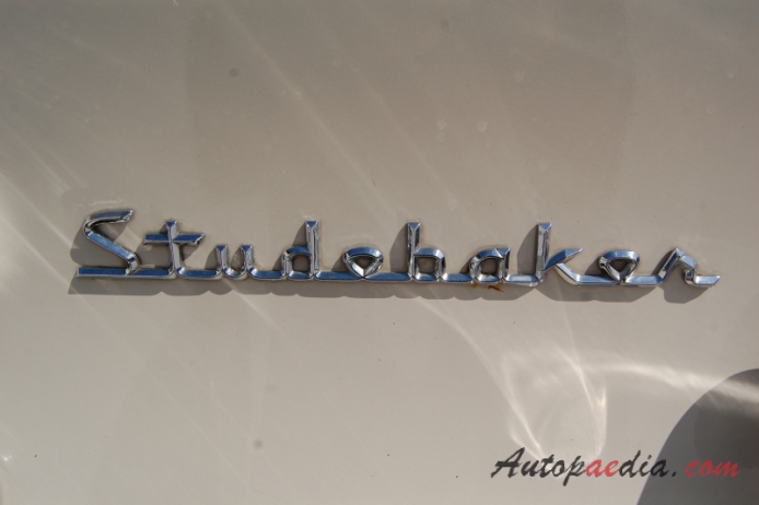 Studebaker Lark 1st generation 1959-1961 (1961 Lark VI sedan 4dt), rear emblem  