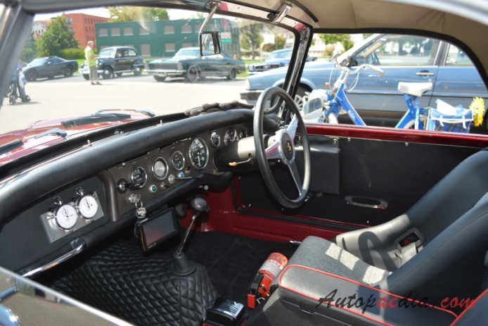 Sunbeam Alpine 2. generacja 1959-1968 (1960 Series II hardtop convertible), wnętrze