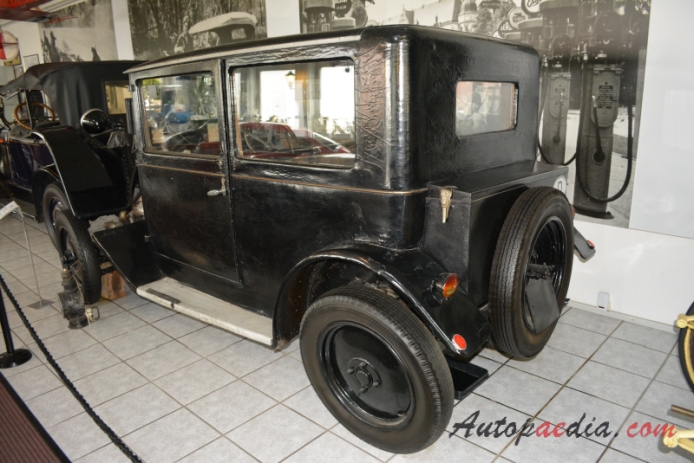 Tatra 12 1926-1936 (limuzyna 2d), lewy tył