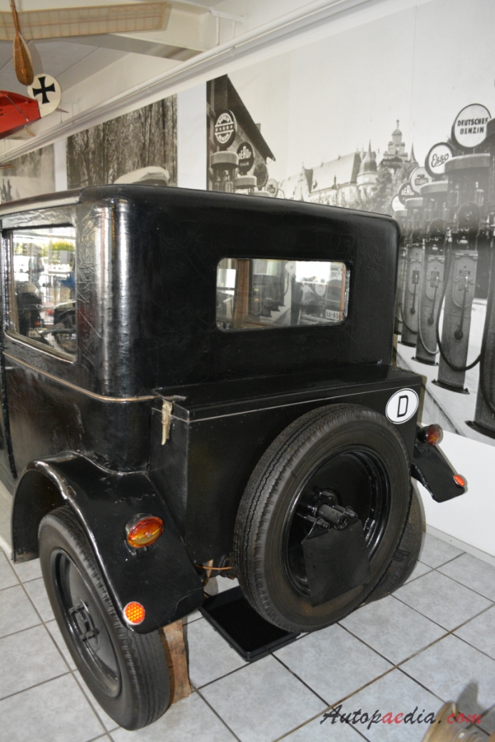 Tatra 12 1926-1936 (limuzyna 2d), tył