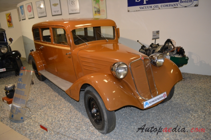 Tatra 30 1927-1931 (with T52 body limuzyna 4d), prawy przód