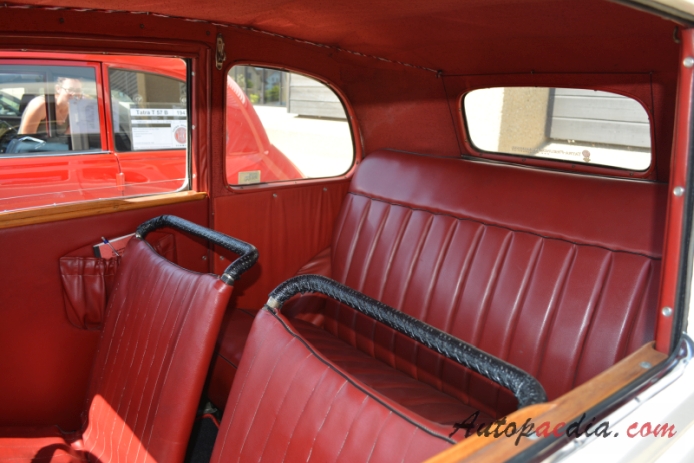 Tatra 57 1931-1948 (1938 T57A limuzyna 2d), wnętrze