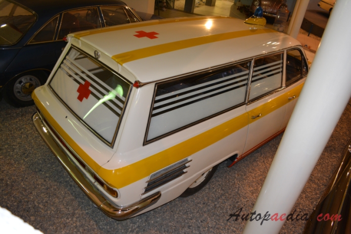 Tatra T603 1956-1975 (1964 603 A prototyp ambulans 5d), prawy tył