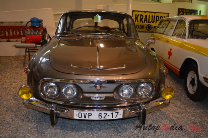 Tatra T603 1956-1975 (1968-1975 603-3 saloon 4d), front view
