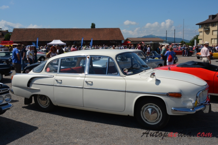 Tatra T603 1956-1975 (1975 603-3 saloon 4d), prawy bok