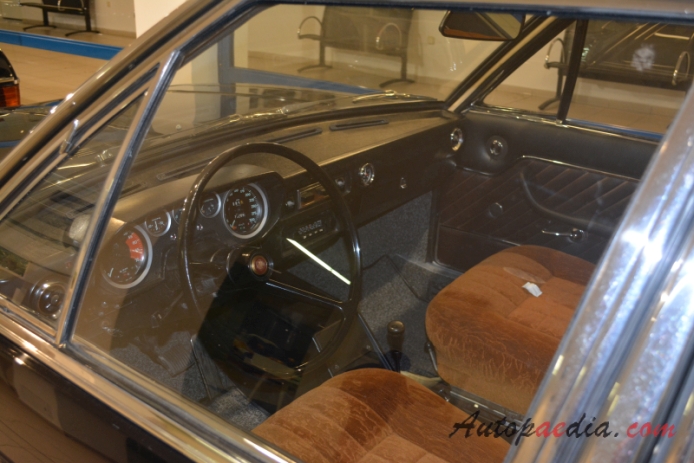 Tatra T613 1974-1996 (1969 Vignale prototype saloon 4d), interior