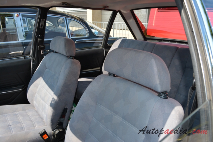 Tatra T613 1974-1996 (1977 3500 V8 saloon 4d), interior