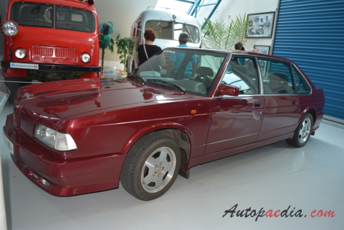 Tatra T613 1974-1996 (1994 Prezident prototype saloon 4d), left front view
