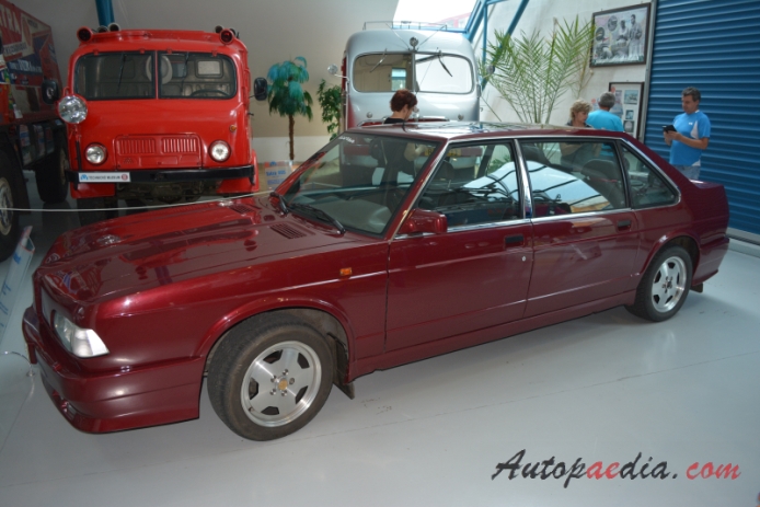 Tatra T613 1974-1996 (1994 Prezident prototype saloon 4d), left side view