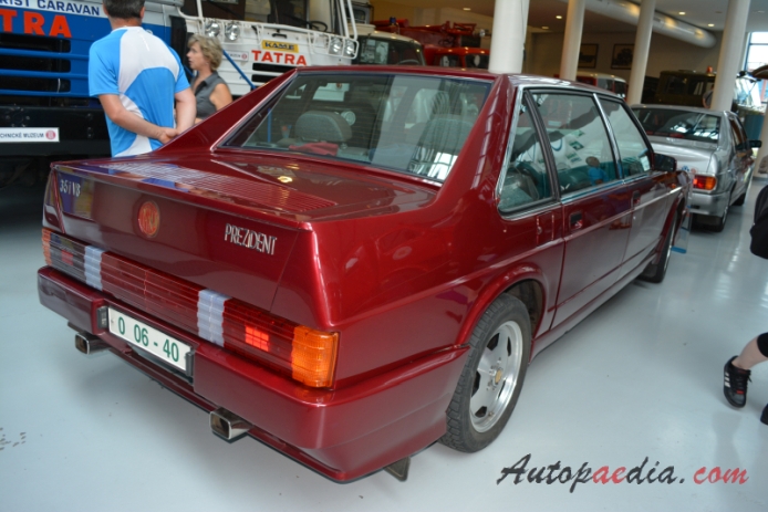 Tatra T613 1974-1996 (1994 Prezident prototype saloon 4d), right rear view