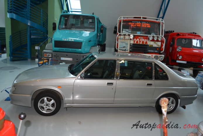 Tatra T700 1996-1999 (saloon 4d), left side view