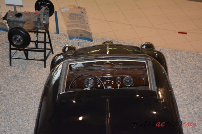 Tatra T87 1937-1950, interior