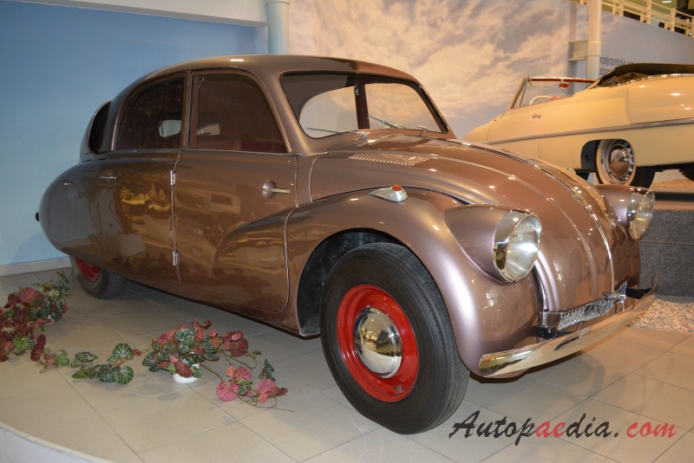 Tatra T97 1937-1939 (saloon 4d), prawy przód