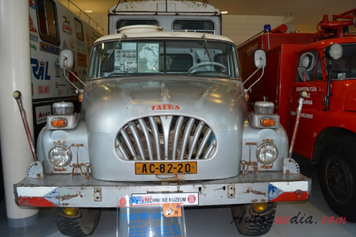 Tatra 138 1959-1972 (1967 T 138 VN 6x6 Expedition vehicle), front view