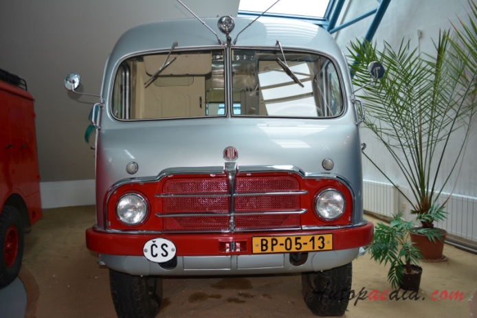Tatra 805 1953-1960 (pojazd wyprawowy), lewy przód