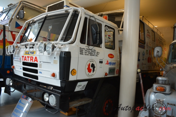 Tatra 815 1983-present (1994 T 815 VVN 20 235 6x6.1 R Living Africa pojazd wyprawowy), lewy przód