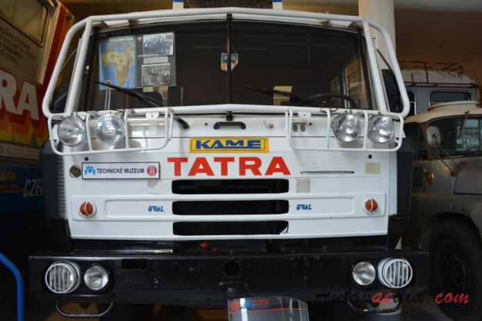 Tatra 815 1983-present (1994 T 815 VVN 20 235 6x6.1 R Living Africa pojazd wyprawowy), przód