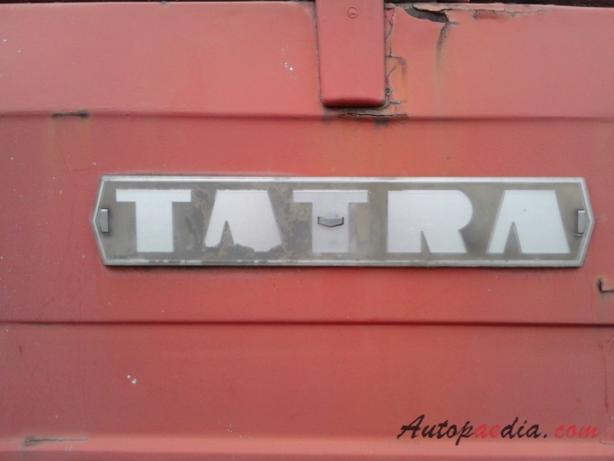 Tatra 815 1983-present (dumping truck), front emblem  