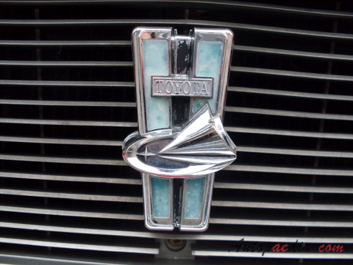 Toyota Carina 1st generation (A10) 1970-1977 (1972 2T 1600 sedan 4d), front emblem  