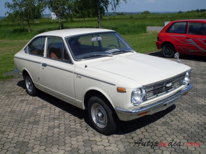 Toyota Corolla 1st generation 1966-1970 (1970 KE15 Sprinter Coupé), right front view