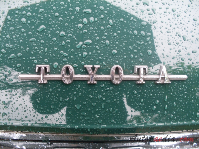 Toyota Corolla 2. generacja 1970-1978 (1971 KE25 Coupé), emblemat tył 