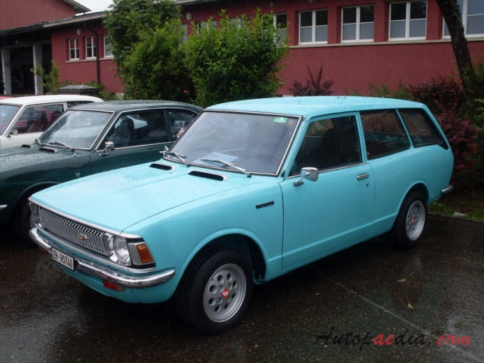 Toyota Corolla 2nd generation 1970-1978 (1972 KE26 Wagon 3d), left front view