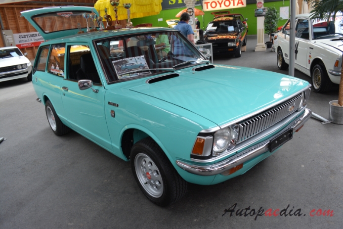 Toyota Corolla 2. generacja 1970-1978 (1972 KE26 Wagon 3d), prawy przód