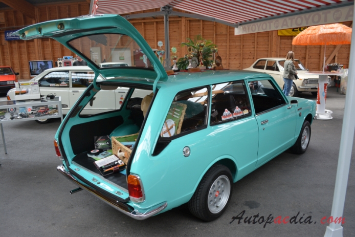 Toyota Corolla 2nd generation 1970-1978 (1972 KE26 Wagon 3d), right rear view